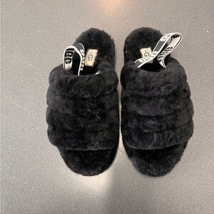 Women’s Uggs fluff yeah slippers